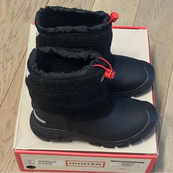 Little Boys Hunter bk wanderer sherpa snow boots used once, like new. - Picture 5 of 9